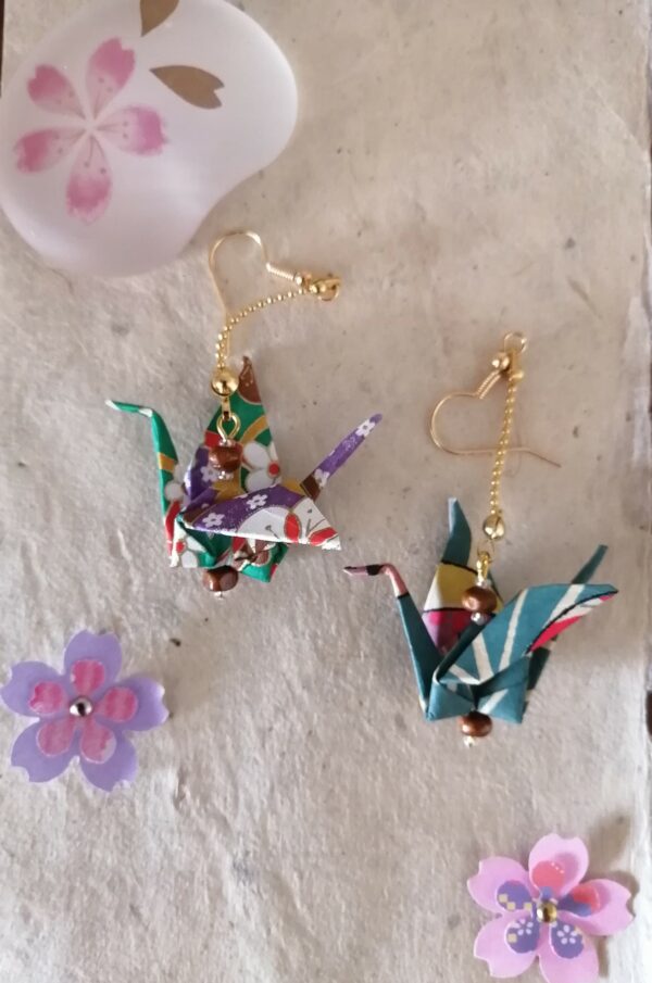 "Tsuru" Earrings – Origami "Green Arlequin" Crane in Yuzen Washi Paper