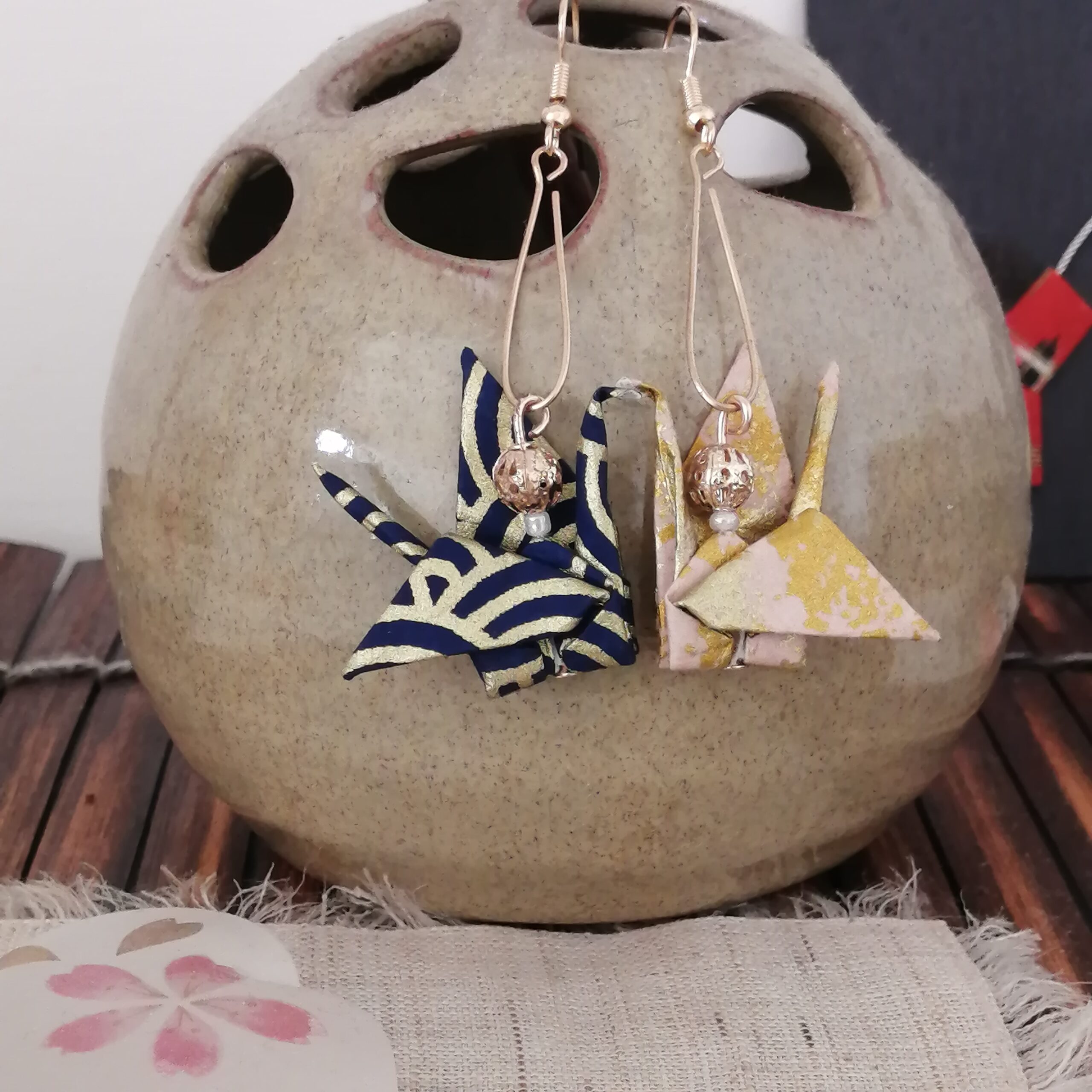 Tsuru Earrings golden & black-toned