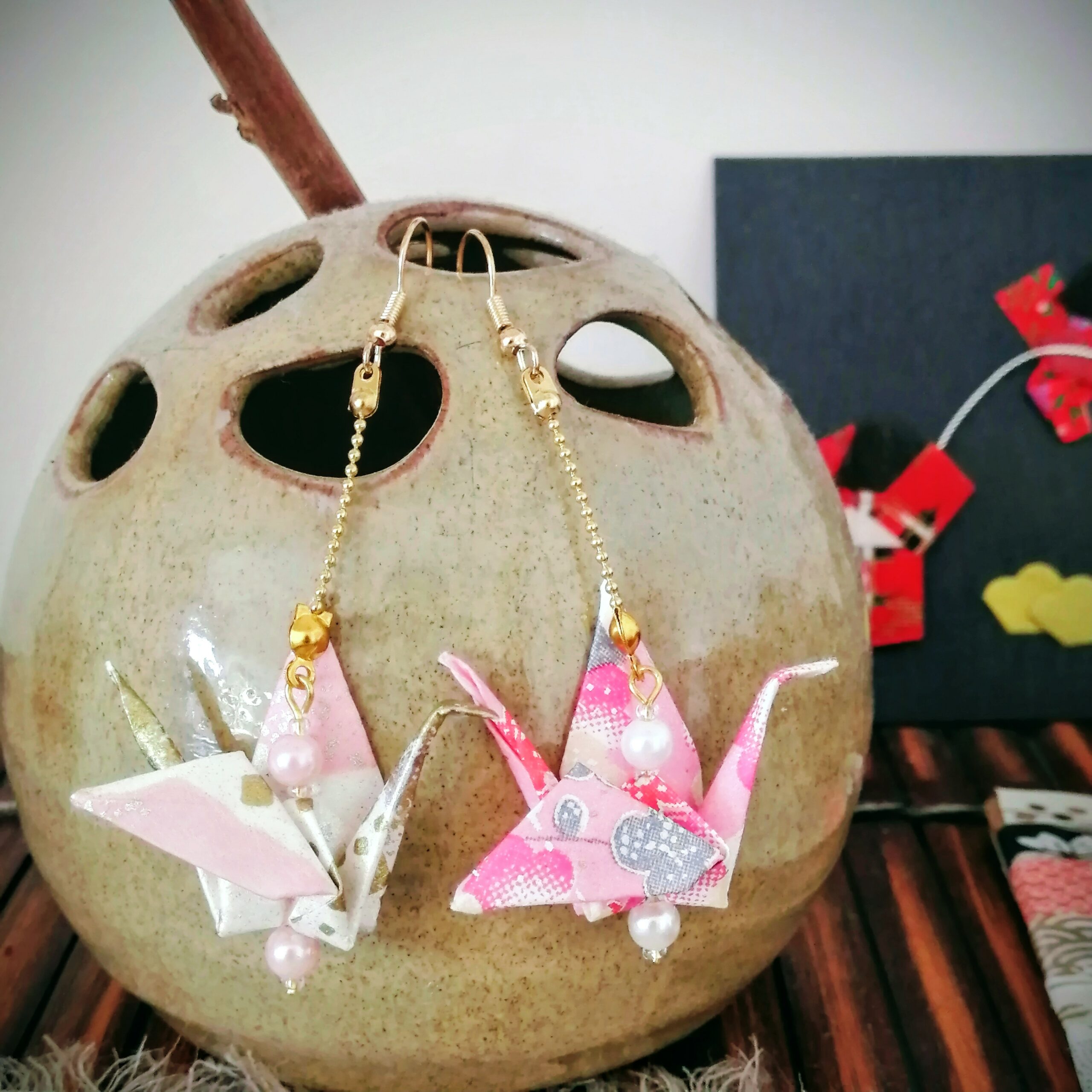 Tsuru Earrings pink white-toned with pearls