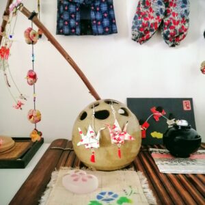 Tsuru Earrings Silver in Yuzen Washi paper - White Red Flowers